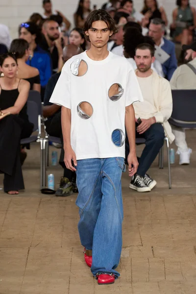 Look 3